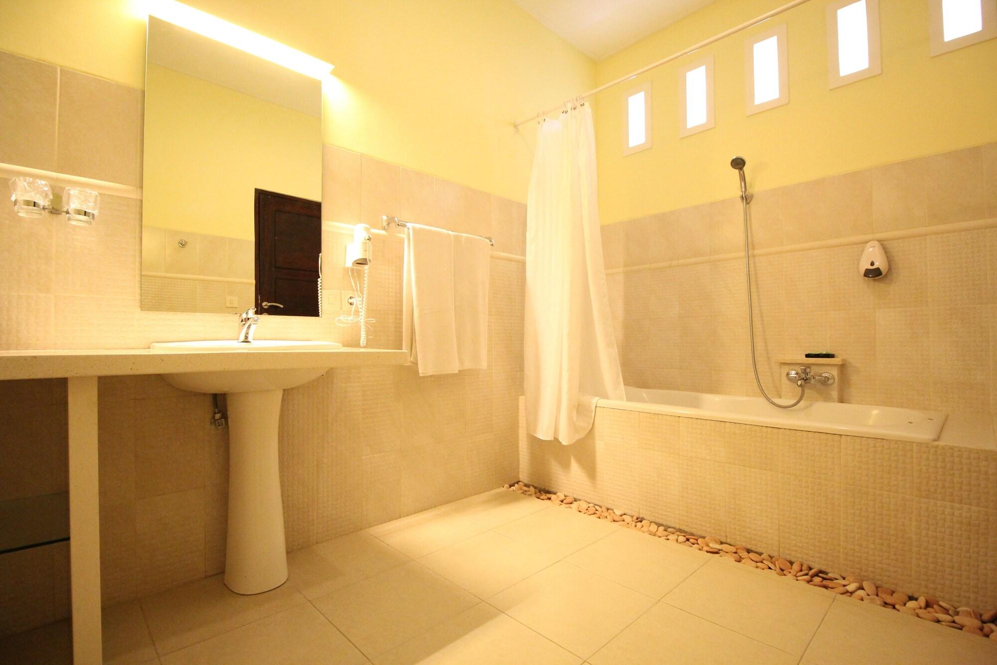 Rossa Garden Hotel Candi Dasa  Exterior photo